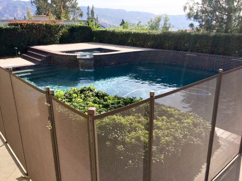Removable Mesh Pool Fence
